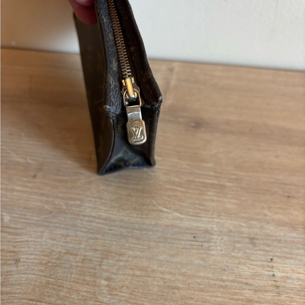 Authentic Louis Vuitton monogram case - image 3